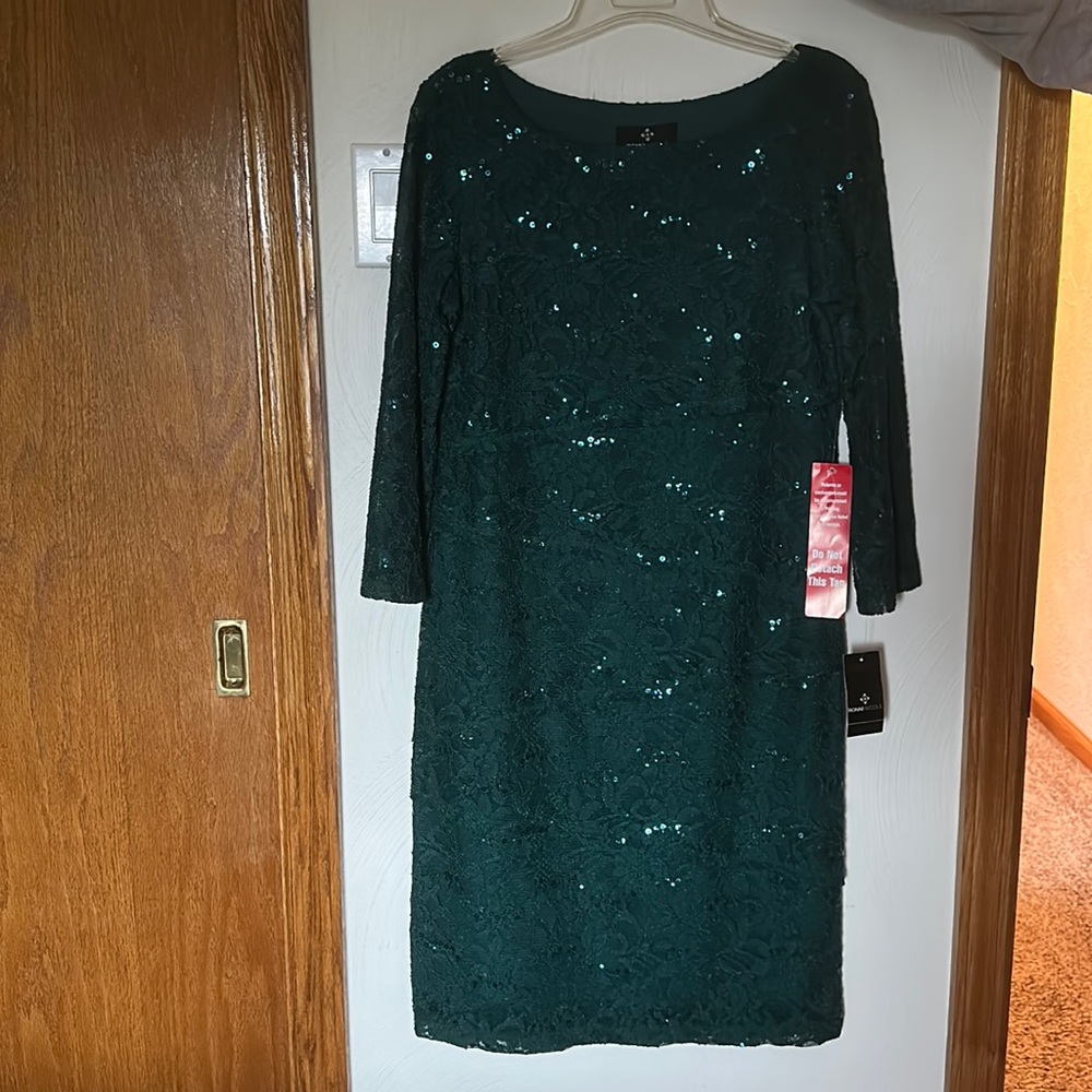 NWT green mid length dress with sequin, Size 6